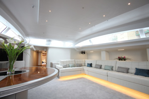 Open plan saloon with wifi.